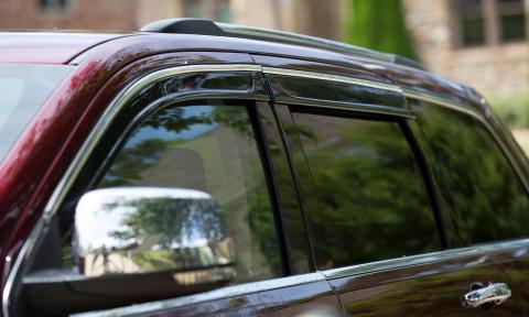 Ventvisor Deflector Low Profile Side Window for 2023-2025 Honda Cr-V Smoke w/Chrome Trim Low Profile 4 Piece AVS