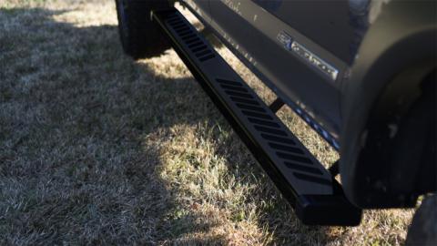 Summit Ridge 2.0 Running Board Kit Black 2019-2026 Silverado/Sierra1500 Crew Cab Lund