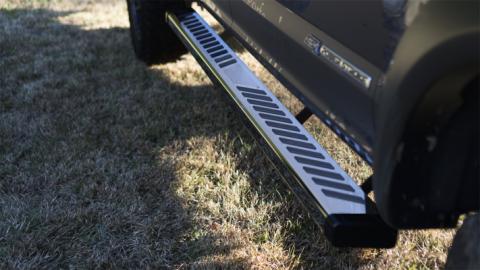 Summit Ridge 2.0 Running Board Kit Polished Stainless 2017-2024 Ford F-250/F-350/F-450 Super Duty Lund