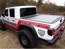 Armis Retractable Locking Bed Covr W/Trail Rails 20-Present Jeep Gladiator JT Rugged Ridge