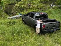 Deuce Tonneau Cover Black 2016-2024 Nissan Titan 5 Foot 7 Inch Bed Truxedo